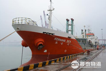 青岛港口：韩国货轮“晨海号”正在卸载2600吨液体硫磺。